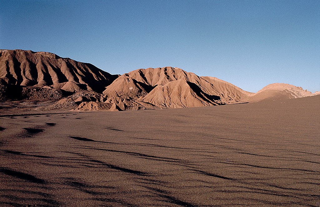 Az Atacama-sivatag Valle de la Luna része, szemét nélkül. (Forrás: Wikipédia)